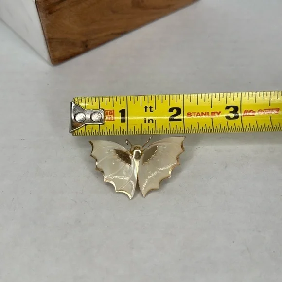 Vintage Estate 1960s Gold and Cream Butterfly Brooch lot B2 - Picture 4 of 5